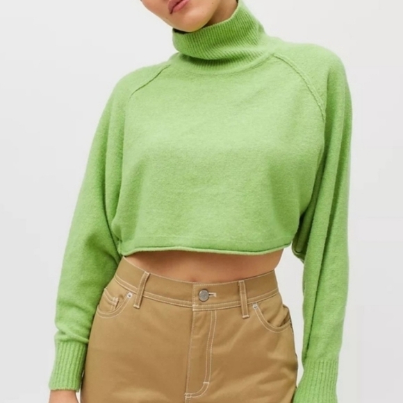 Urban Outfitters Kyla Turtleneck Crop Sweater - Picture 1 of 4